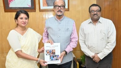राज्यपाल डेका से छत्तीसगढ़ राज्य बाल अधिकार संरक्षण आयोग के अध्यक्ष ने की सौजन्य भेंट