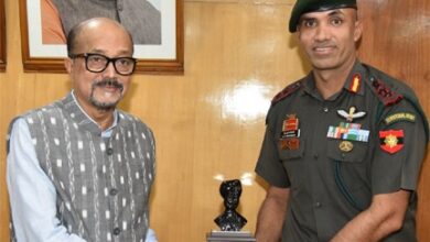 राज्यपाल डेका से छत्तीसगढ़ टेरियर्स के कमांडिंग ऑफिसर ने सौजन्य भेंट की