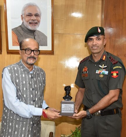 राज्यपाल डेका से छत्तीसगढ़ टेरियर्स के कमांडिंग ऑफिसर ने सौजन्य भेंट की राज्यपाल डेका से छत्तीसगढ़ टेरियर्स के कमांडिंग ऑफिसर ने सौजन्य भेंट की