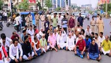 तेलीबांधा में ट्रक ने युवती को कुचला…25 कांग्रेस कार्यकर्ताओं पर FIR