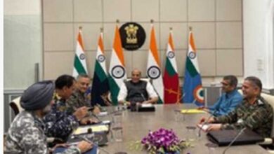 राजनाथ ने शीर्ष सैन्य अधिकारियों के साथ पश्चिमी सीमा पर सुरक्षा स्थिति की समीक्षा की