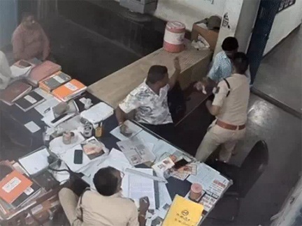 रायपुर के थाने में युवक ने खुद का गला काटा रायपुर के थाने में युवक ने खुद का गला काटा
