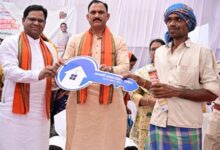 स्वास्थ्य एवं परिवार कल्याण मंत्री श्याम बिहारी जायसवाल गौरेला पेंड्रा मरवाही जिले के धनौली ग्राम के समाधान शिविर में हुए शामिल