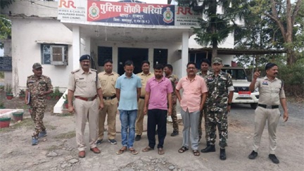 पुलिस ने फरार पटवारी समेत तीन और लोगों को किया गिरफ्तार