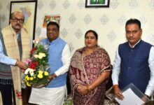राज्यपाल रमेन डेका से पूर्व नेताप्रतिपक्ष चंदेल एवं हस्त शिल्प विकास बोर्ड की अध्यक्ष राजपूत ने सौजन्य भेंट की