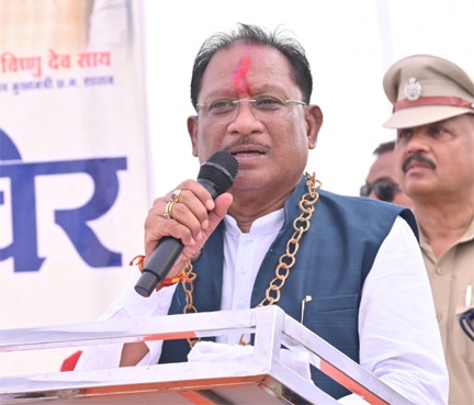 दलदली के जंगलों में गूंजा विकास का स्वर: मुख्यमंत्री साय के दौरे से वनांचल में पेयजल, आवास और जनकल्याण योजनाओं की पहुँची सौगात दलदली के जंगलों में गूंजा विकास का स्वर: मुख्यमंत्री साय के दौरे से वनांचल में पेयजल, आवास और जनकल्याण योजनाओं की पहुँची सौगात