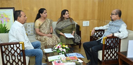 राज्यपाल डेका से भारतीय रेडक्रॉस सोसायटी रायपुर के पदाधिकारियों ने भेंट की राज्यपाल डेका से भारतीय रेडक्रॉस सोसायटी रायपुर के पदाधिकारियों ने भेंट की