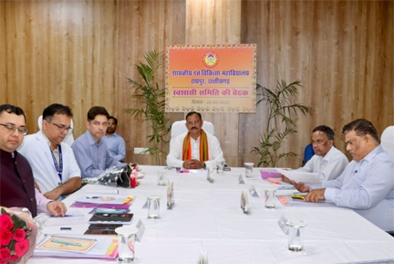 स्वास्थ्य मंत्री श्याम बिहारी जायसवाल की अध्यक्षता में रायपुर दंत चिकित्सा महाविद्यालय में स्वशासी समिति की बैठक संपन्न, जनकल्याणकारी निर्णयों पर लगी मुहर स्वास्थ्य मंत्री श्याम बिहारी जायसवाल की अध्यक्षता में रायपुर दंत चिकित्सा महाविद्यालय में स्वशासी समिति की बैठक संपन्न, जनकल्याणकारी निर्णयों पर लगी मुहर