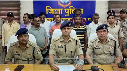 बैंक में करोड़ों का घोटाला : 11 आरोपी गिरफ्तार, घोटाले का तरीका जानकर रह जाएंगे हैरान… बैंक में करोड़ों का घोटाला : 11 आरोपी गिरफ्तार, घोटाले का तरीका जानकर रह जाएंगे हैरान…