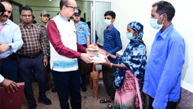 राज्यपाल रमेन डेका ने टी बी मरीजों को भेंट की पोषण टोकरी