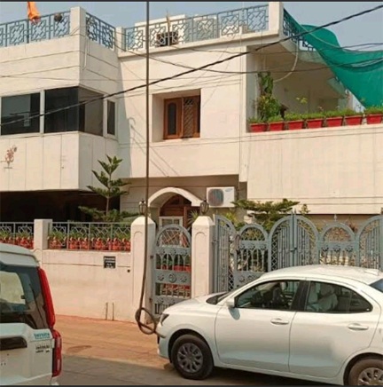 भिलाई की अमरपाली वानांचल सोसायटी स्थित अशोक अग्रवाल के B-29 बंगले का नेमप्लेट, EOW-ACB की तड़के हुई छापेमारी का मुख्य केंद्र भिलाई की अमरपाली वानांचल सोसायटी स्थित अशोक अग्रवाल के B-29 बंगले का नेमप्लेट, EOW-ACB की तड़के हुई छापेमारी का मुख्य केंद्र