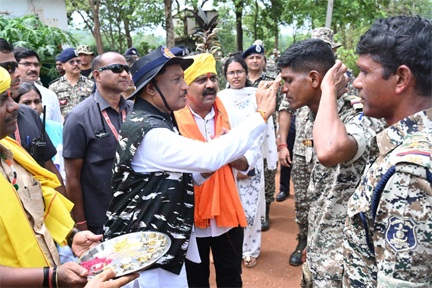 जवानों के बुलंद हौसलों से मिटेगा नक्सलवाद का कलंक: मुख्यमंत्री विष्णु देव साय जवानों के बुलंद हौसलों से मिटेगा नक्सलवाद का कलंक: मुख्यमंत्री विष्णु देव साय