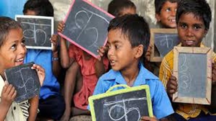 हजारों की संख्या में स्कूल बंद होने की बातें भ्रामक और तथ्यहीन हजारों की संख्या में स्कूल बंद होने की बातें भ्रामक और तथ्यहीन