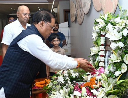 मुख्यमंत्री विष्णु देव साय ने स्वर्गीय रामजीलाल अग्रवाल को दी श्रद्धांजलि मुख्यमंत्री विष्णु देव साय ने स्वर्गीय रामजीलाल अग्रवाल को दी श्रद्धांजलि