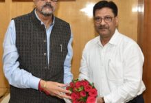 राज्यपाल रमेन डेका से पंडित रविशंकर शुक्ल विश्वविद्यालय के कुलपति ने की सौजन्य भेंट