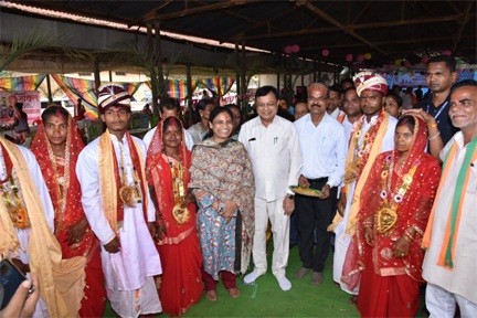 मुख्यमंत्री कन्या विवाह योजना के तहत 48 जोड़े परिणय सूत्र में बंधे मुख्यमंत्री कन्या विवाह योजना के तहत 48 जोड़े परिणय सूत्र में बंधे