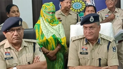 पुलिस गिरफ्त में बांग्लादेशी नागरिक पन्ना बीबी, 8 साल पहले गैर-कानूनी तरीके से भारत आई थी पुलिस गिरफ्त में बांग्लादेशी नागरिक पन्ना बीबी, 8 साल पहले गैर-कानूनी तरीके से भारत आई थी