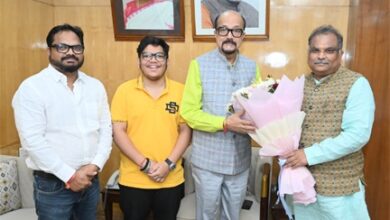 राज्यपाल डेका से छत्तीसगढ़ राज्य बेवरेज कॉर्पोरेशन के अध्यक्ष ने की सौजन्य भेंट