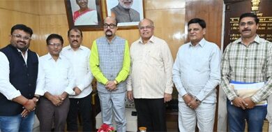 राज्यपाल डेका से अखिल भारतीय व्यापारी परिसंघ ने की सौजन्य भेंट
