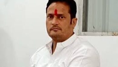 पूर्व विधायक विकास उपाध्याय ने शहीद आकाशराव गिरपुंजे को श्रद्धांजलि अर्पित की