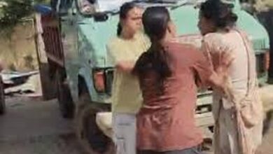 रायपुर निगम ऑफिस में तोड़फोड़, महिला पुलिस को पीटा