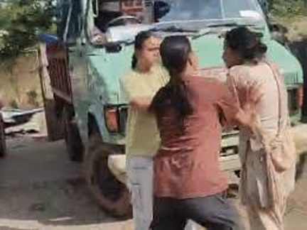 रायपुर निगम ऑफिस में तोड़फोड़, महिला पुलिस को पीटा