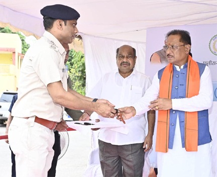सड़क परिवहन और यातायात को सुरक्षित और सुगम बनाना हमारी सर्वाेच्च प्राथमिकता : मुख्यमंत्री साय सड़क परिवहन और यातायात को सुरक्षित और सुगम बनाना हमारी सर्वाेच्च प्राथमिकता : मुख्यमंत्री साय