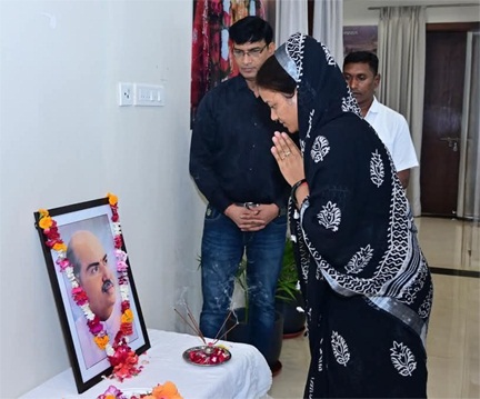डॉ. श्यामा प्रसाद मुखर्जी की पुण्यतिथि पर महिला एवं बाल विकास मंत्री लक्ष्मी राजवाड़े ने अर्पित की श्रद्धांजलि डॉ. श्यामा प्रसाद मुखर्जी की पुण्यतिथि पर महिला एवं बाल विकास मंत्री लक्ष्मी राजवाड़े ने अर्पित की श्रद्धांजलि
