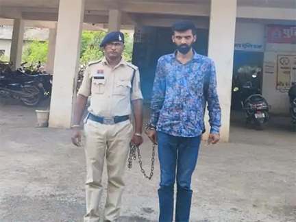 चिट-फंड कंपनी का डायरेक्टर महाराष्ट्र से गिरफ्तार चिट-फंड कंपनी का डायरेक्टर महाराष्ट्र से गिरफ्तार