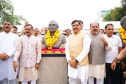 डॉ. श्यामा प्रसाद मुखर्जी ने पद की लालसा न रखते हुए देश की अखंडता के लिए किया कार्य : मुख्यमंत्री डॉ. यादव डॉ. श्यामा प्रसाद मुखर्जी ने पद की लालसा न रखते हुए देश की अखंडता के लिए किया कार्य : मुख्यमंत्री डॉ. यादव
