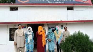 महादेव घाट में स्थित विसर्जन कुण्ड में हुए विवाद में संलिप्त युवतियों पर की गयी पीटा एक्ट की कार्यवाही