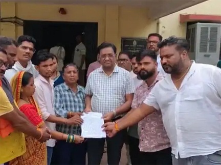 डिलीवरी के बाद महिला की मौत, पीड़ित परिवार ने किया जमकर हंगामा डिलीवरी के बाद महिला की मौत, पीड़ित परिवार ने किया जमकर हंगामा