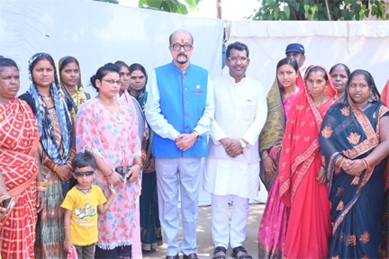 राज्यपाल डेका ने मड़वाडीह पहुंच कर ग्रामीणों से किया संवाद राज्यपाल डेका ने मड़वाडीह पहुंच कर ग्रामीणों से किया संवाद