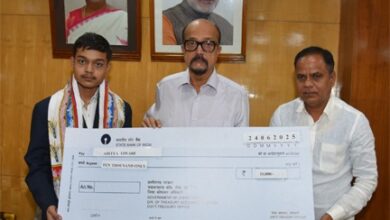 राज्यपाल डेका ने मेधावी छात्र आदित्य का किया सम्मान