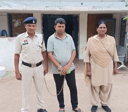 नाबालिग छात्रा से टीचर ने की छेड़छाड़, गिरफ्तार नाबालिग छात्रा से टीचर ने की छेड़छाड़, गिरफ्तार