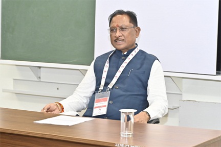 छत्तीसगढ़ में कृषि के साथ साथ उद्योगों के विकास के लिए है अनुकूल वातावरण : कैरियर निर्माण में अपनी क्षमता का बेहतर उपयोग करें युवा – मुख्यमंत्री