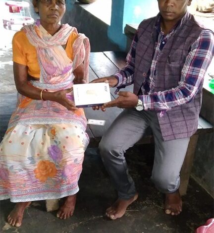 मुख्यमंत्री कैंप कार्यालय की पहल से श्रवण दोष पीड़ित बुंदा लकड़ा को मिला श्रवण यंत्र मुख्यमंत्री कैंप कार्यालय की पहल से श्रवण दोष पीड़ित बुंदा लकड़ा को मिला श्रवण यंत्र