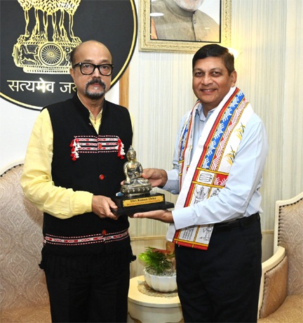 राज्यपाल डेका नेे मुख्य सचिव जैन को सेवानिवृत्ति पर दी शुभकामनाएं