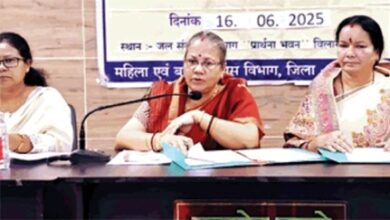 शिक्षक पत्नी के रहते दूसरी महिला के साथ रह रहा , महिला आयोग ने कहा- तुरंत करें सस्पेंड