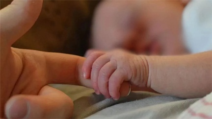 डिलीवरी के बाद जच्चा-बच्चा दोनों की मौत, परिवार ने लगाया लापरवाही का आरोप डिलीवरी के बाद जच्चा-बच्चा दोनों की मौत, परिवार ने लगाया लापरवाही का आरोप