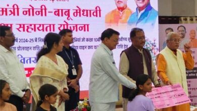 मुख्यमंत्री नोनी बाबू मेधावी शिक्षा सहायता योजना : पायल को मिली एक लाख रूपए की सहायता