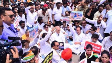 कांग्रेस का चक्का जाम,वरिष्ठ नेता रहे मौजूद
