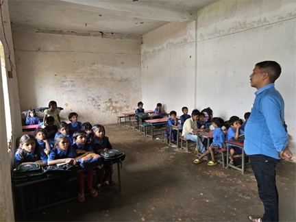 शिक्षक युक्तियुक्तकरण से संवरने लगी शिक्षा व्यवस्था, सपनादर प्राथमिक शाला को मिले तीन शिक्षक शिक्षक युक्तियुक्तकरण से संवरने लगी शिक्षा व्यवस्था, सपनादर प्राथमिक शाला को मिले तीन शिक्षक