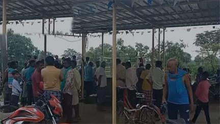 धार्मिक स्थल पर तोड़-फोड़, आक्रोशित हुए ग्रामीण धार्मिक स्थल पर तोड़-फोड़, आक्रोशित हुए ग्रामीण