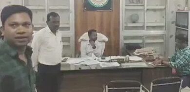 25 हजार का रिश्वत लेते तहसील कार्यालय का बाबू गिरफ्तार