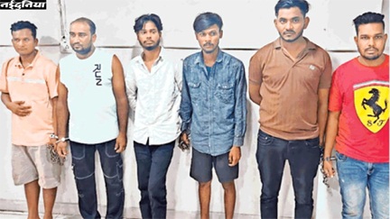 6 शातिर चोर गिरफ्तार 6 शातिर चोर गिरफ्तार