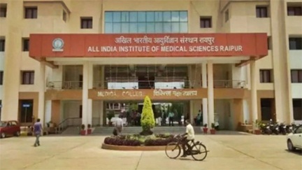रायपुर एम्स के डॉक्टरों का ‘करिश्मा’, फेफड़ों में फंसी सेफ्टी पिन को निकाला, बचाई मासूम की जान रायपुर एम्स के डॉक्टरों का ‘करिश्मा’, फेफड़ों में फंसी सेफ्टी पिन को निकाला, बचाई मासूम की जान