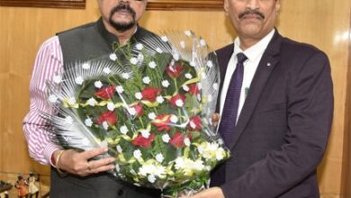 राज्यपाल डेका से कुलपति ने की सौजन्य भेंट