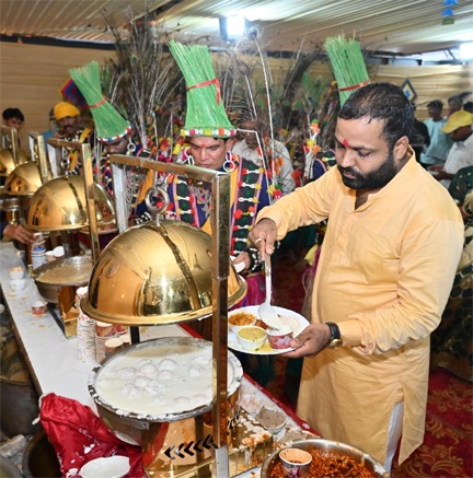 मुख्यमंत्री निवास में हरेली उत्सव: छत्तीसगढ़ी व्यंजनों की खुशबू से सराबोर हरेली तिहार मुख्यमंत्री निवास में हरेली उत्सव: छत्तीसगढ़ी व्यंजनों की खुशबू से सराबोर हरेली तिहार