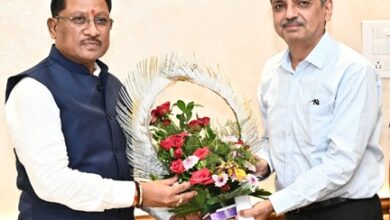 मुख्यमंत्री साय से भारत सरकार में भूमि संसाधन सचिव ने की सौजन्य भेंट